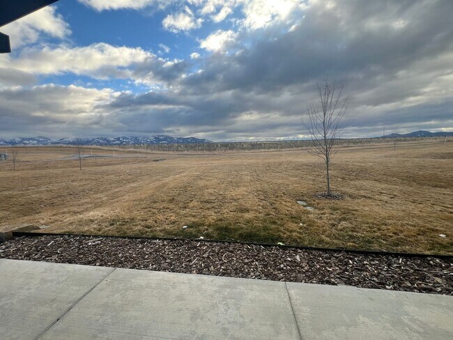 Photo - Amazing Newer 3 Bed 2.5 Bath Unit