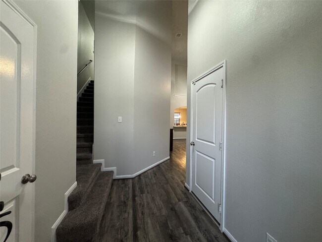 Photo - 10435 Moraine Lake Dr