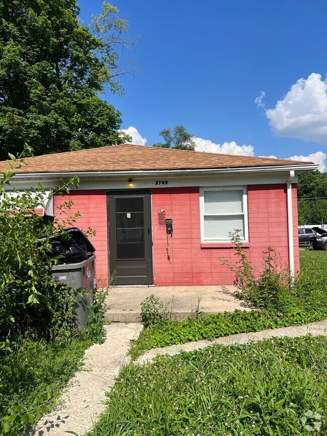 Building Photo - 3709-3711 Kinnear Ave Unit 3709 Kinnear Ave Rental