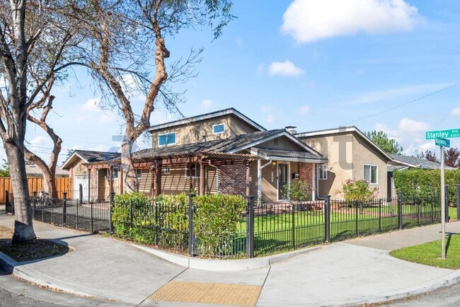 Photo - 41861 Maywood St