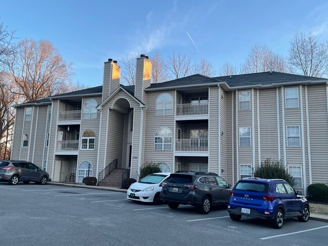 Building Photo - 6704 W Friendly Ave Unit 4J