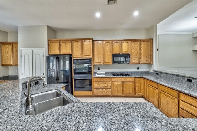 Building Photo - 9945 Gold Thorn St Rental