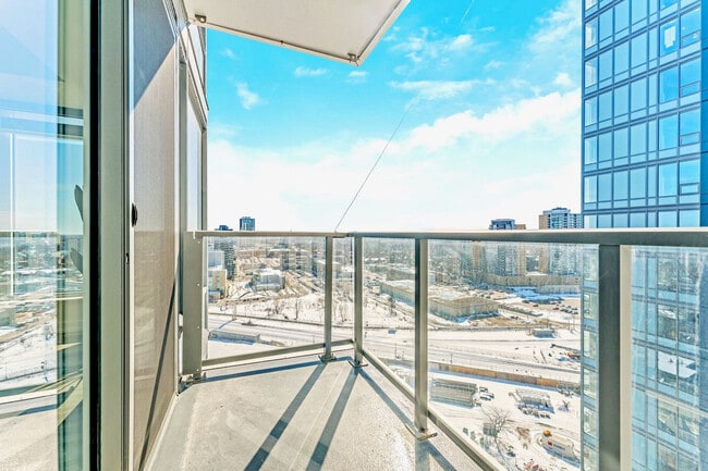 Photo - 639 King St W Unit SI FL17-ID1523778P