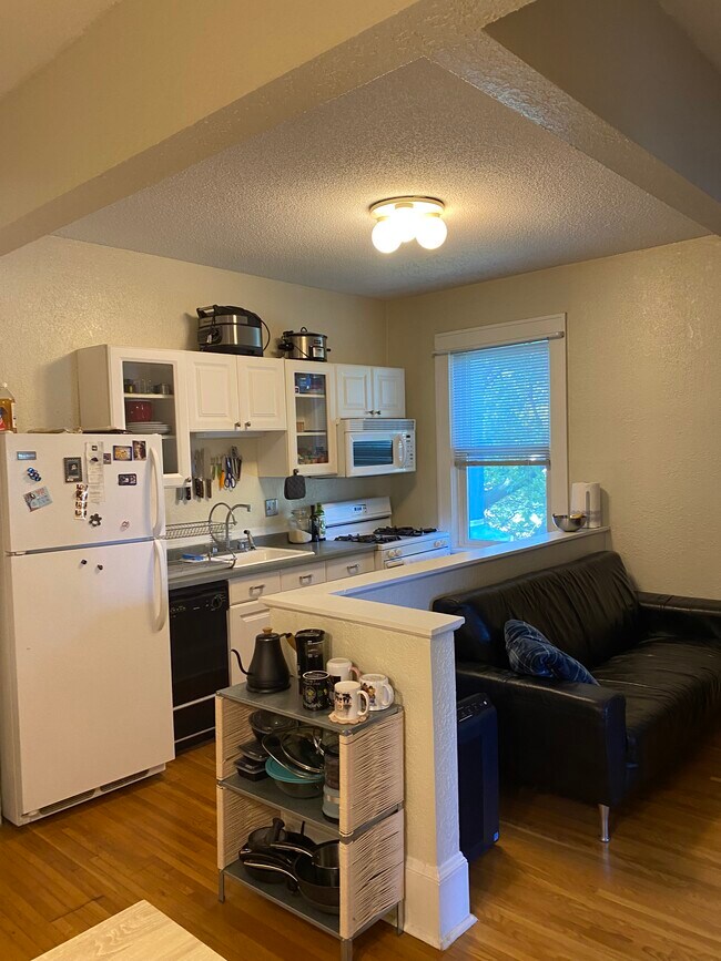 Photo - 169 Victoria St N Unit 3