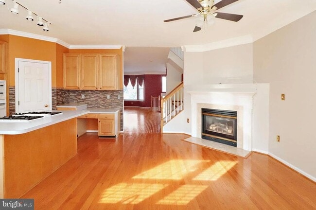 Photo - 8731 Farnham Way