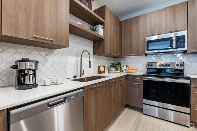 1 BR, 1 BA - 795SF