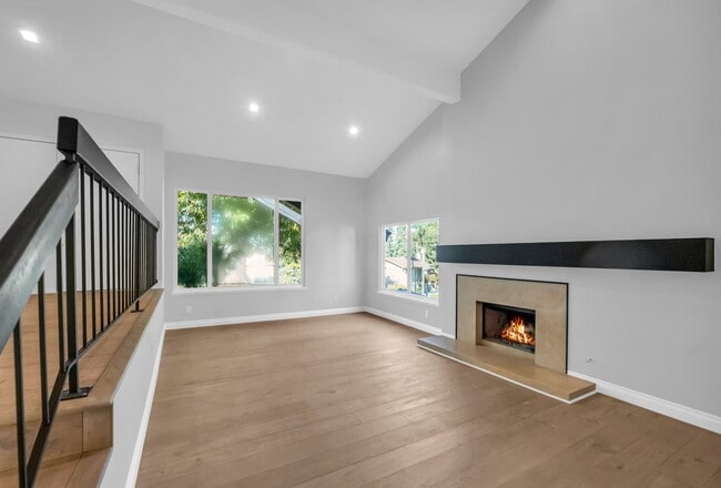 4642 Poe Ave