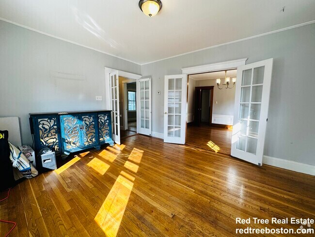 Building Photo - 12 Saint Peter St Unit 1 Rental