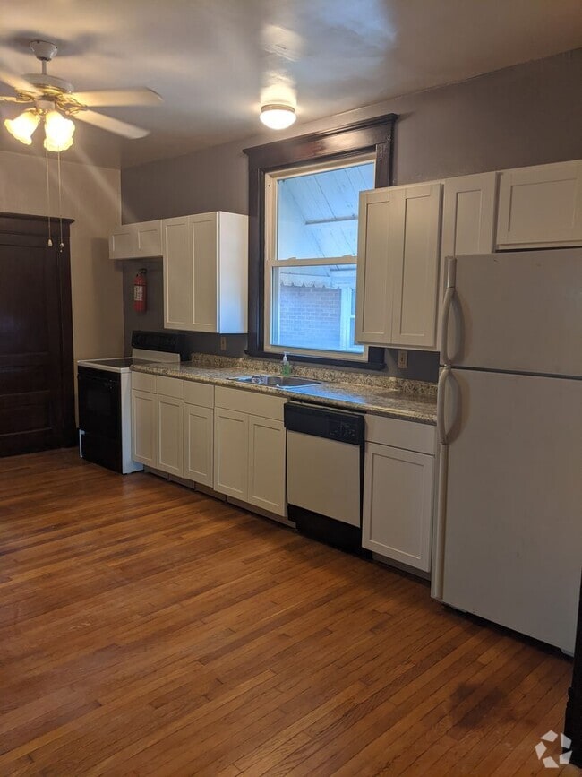 Building Photo - 604-606 West College Unit 604 West College Rental