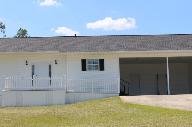 Photo - Executive 3 Bedroom / 2 Bath Home in Marianna, Florida