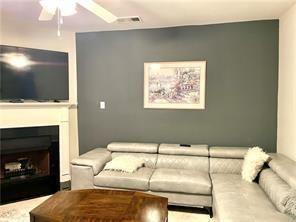 Photo - 2068 Executive Dr S