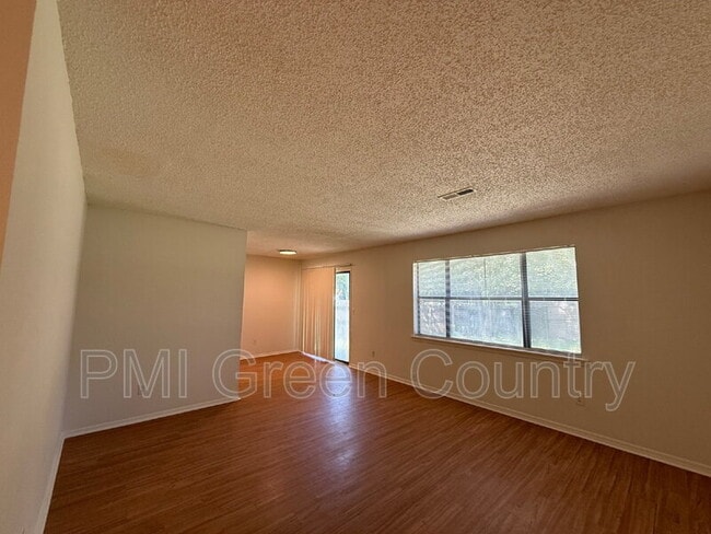 Photo - 4317 S 4th St