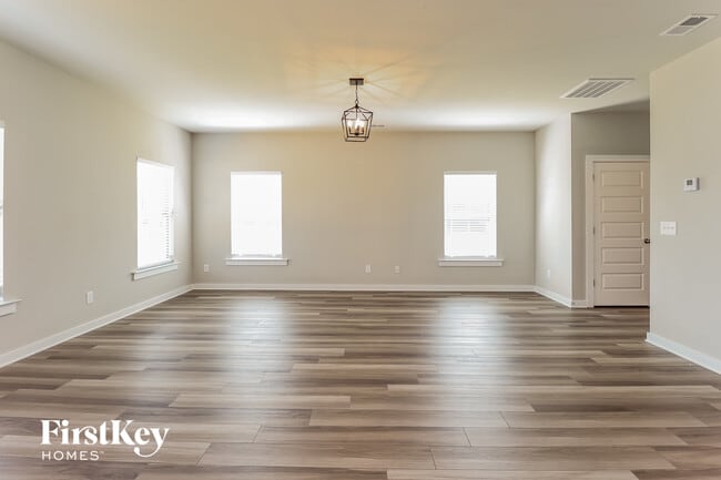 Photo - 320 Ridgeview Cir