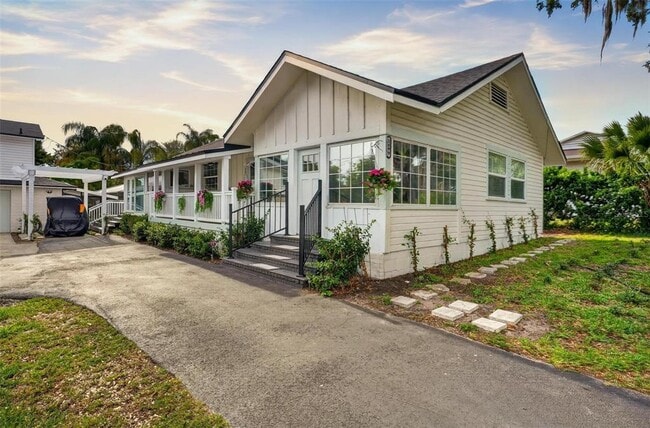 Photo - 1099 Grove Ave