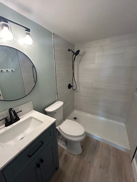 Fully renovated bathroom - 3211 SW 44th St Unit #105