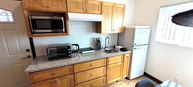 Photo - 1445 Revere Ave Unit 2