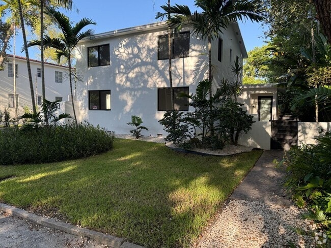 Building Photo - 11643 NE 11th Pl Unit 2 Rental