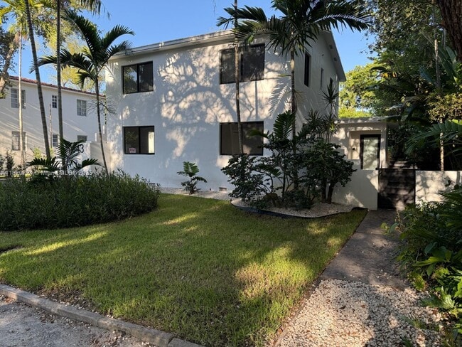 Building Photo - 11643 NE 11th Pl Unit 2 Rental