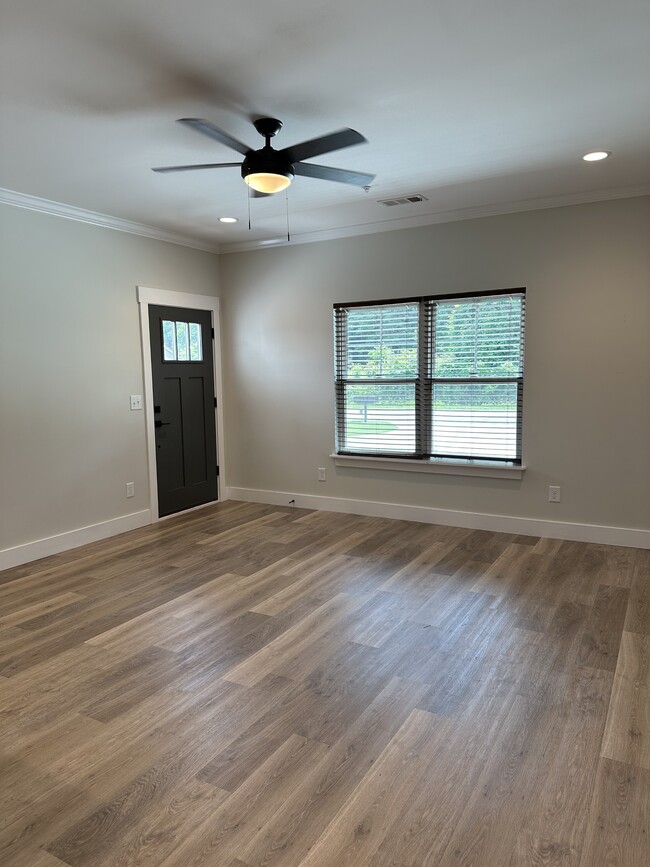 Photo - 249 N Carter St