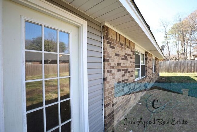 Photo - 3 Bedroom 2 Bath Home in Beautiful Neighborhood! A must see!!