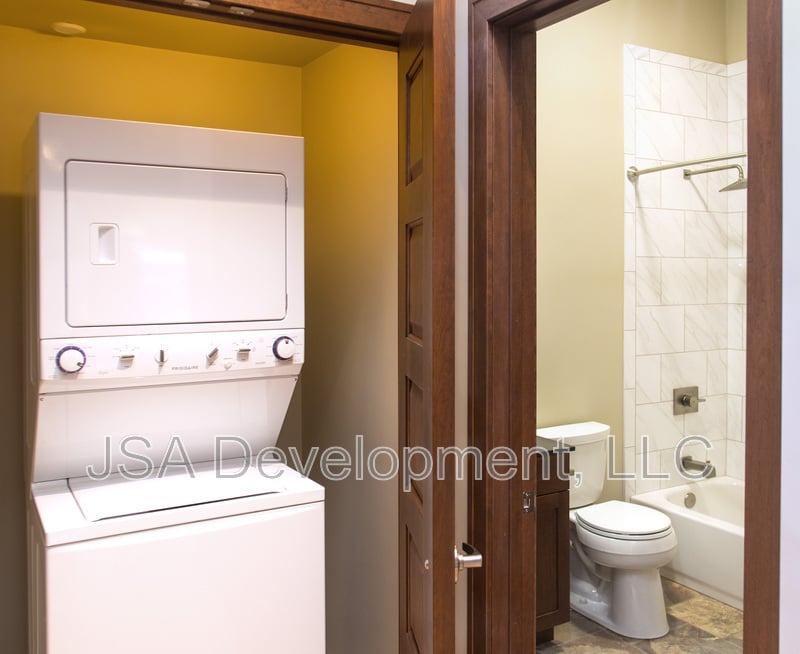 Photo - 223 W 4th St