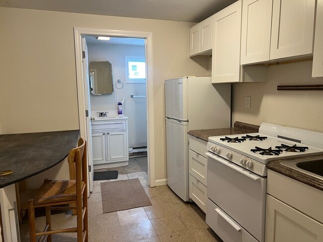 Building Photo - 122 Inman St Unit 3