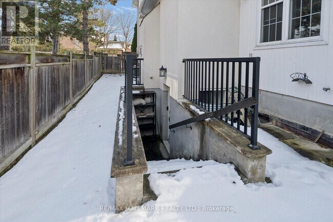 Photo - 312 Main St Unionville