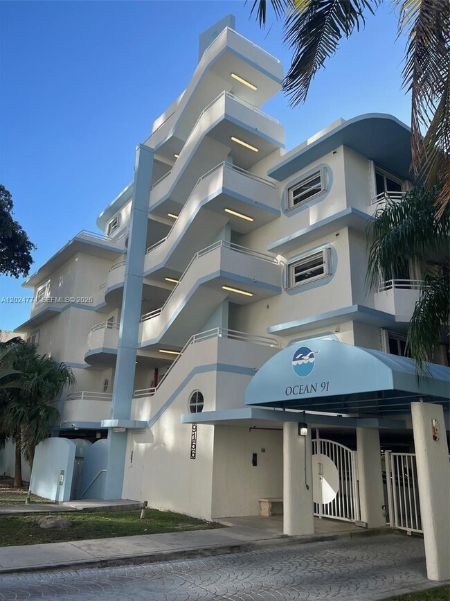 Building Photo - 9156 Collins Ave Unit 502