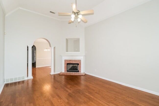 Photo - 8725 Rogers Park Ave