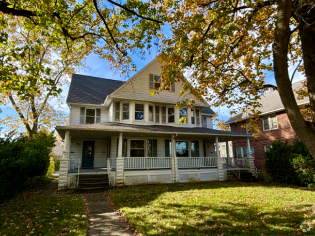 Building Photo - 1848 Wooster Rd Unit 2 Rental