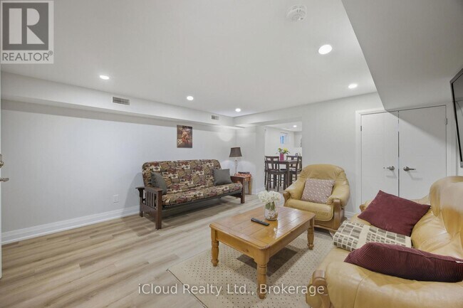 Photo - 23 Swanhurst Blvd Unité B