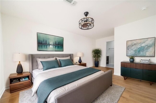 Photo - 2215 Gordon Cir