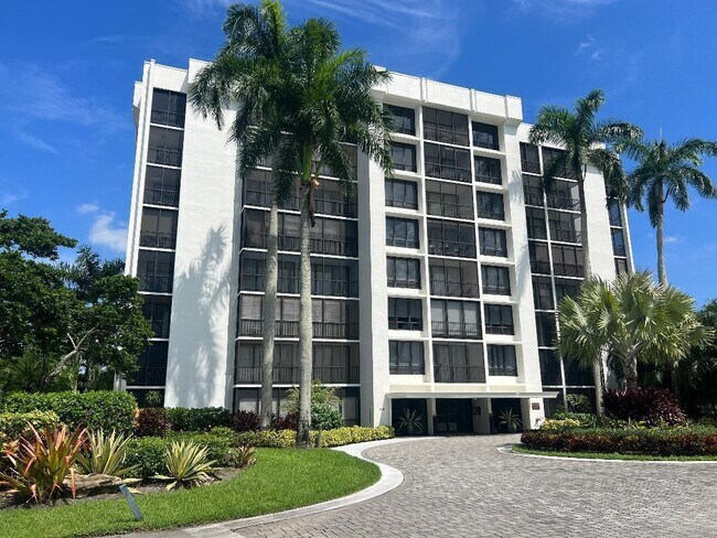 Building Photo - 6797 Willow Wood Dr Unit 6034