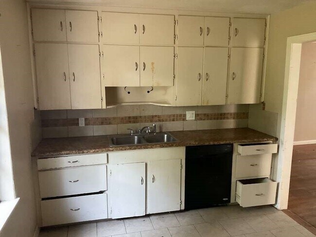 Photo - 401 Farrer St
