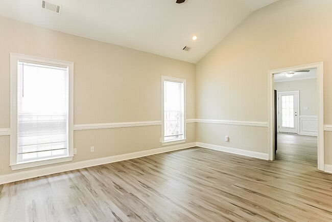 Photo - 2065 Dundee Way