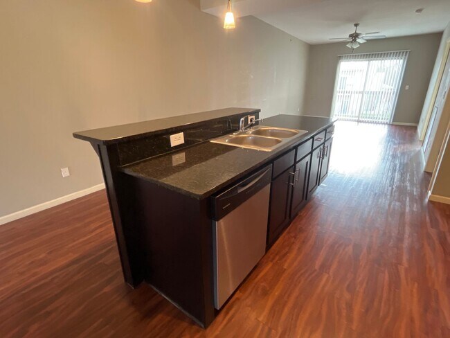 Photo - 2 BEDROOM 2 BATH SPACIOUS, OPEN FLOOR Unit Walnut D203