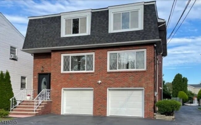 Building Photo - 10 Riverside Ave Unit 2