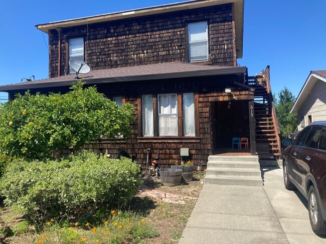 Building Photo - 615 E I St Unit 1