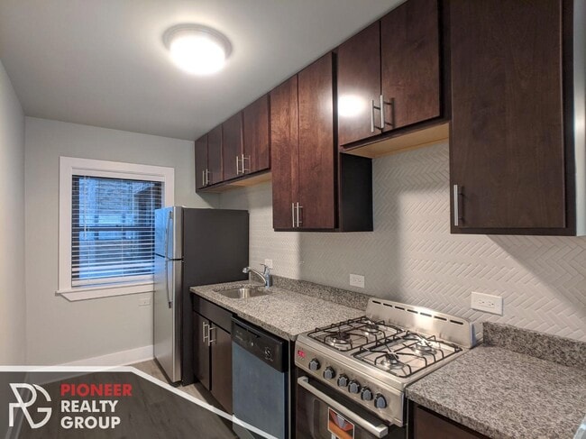 Building Photo - 1435 N Dearborn St Unit 2