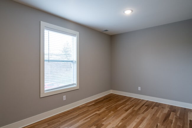 Photo - 635 3rd St NW