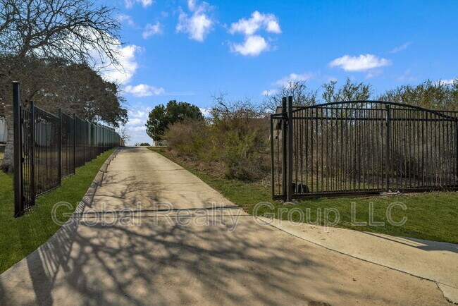 Photo - 7033 Robin Hood Way