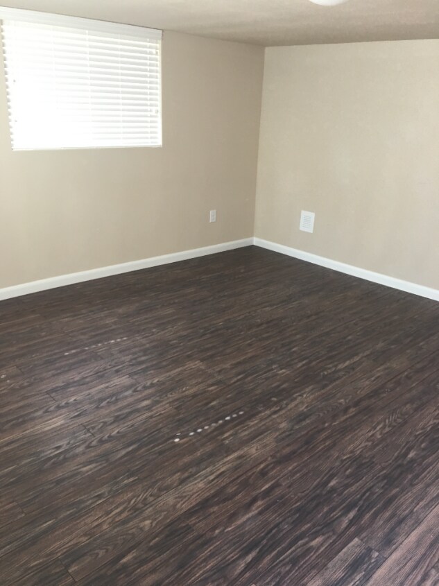 Spacious 1BR/1BA plus HUGE office/den!