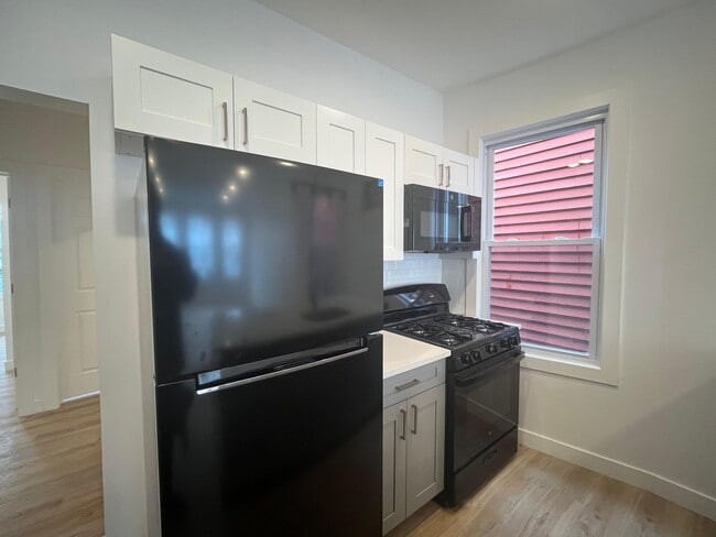 Building Photo - 13 Bartholdi Ave Unit 2