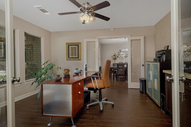 Photo - 4 Postvine Ct