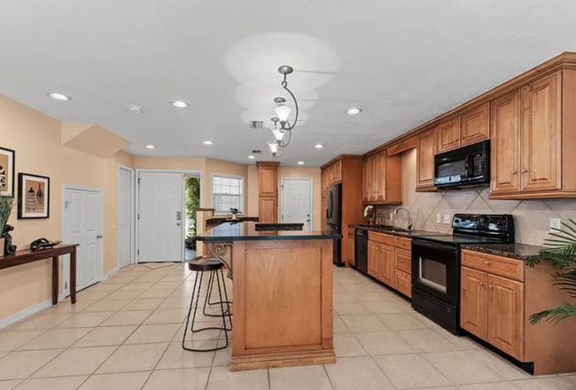 Photo - 554 Majorca Ct