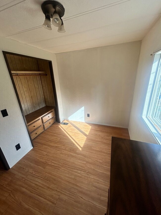 Photo - Adorable 2 Bedroom House for Rent in Maple...