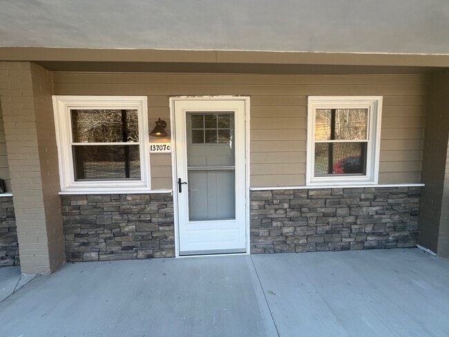 Building Photo - 13707 Old National Pike Unit APT C