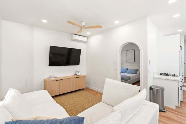 362 Gravilla St Unit SI ID1625731P