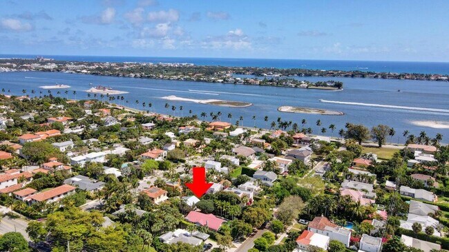 Photo - 235 Dyer Rd Unidad Treehouse