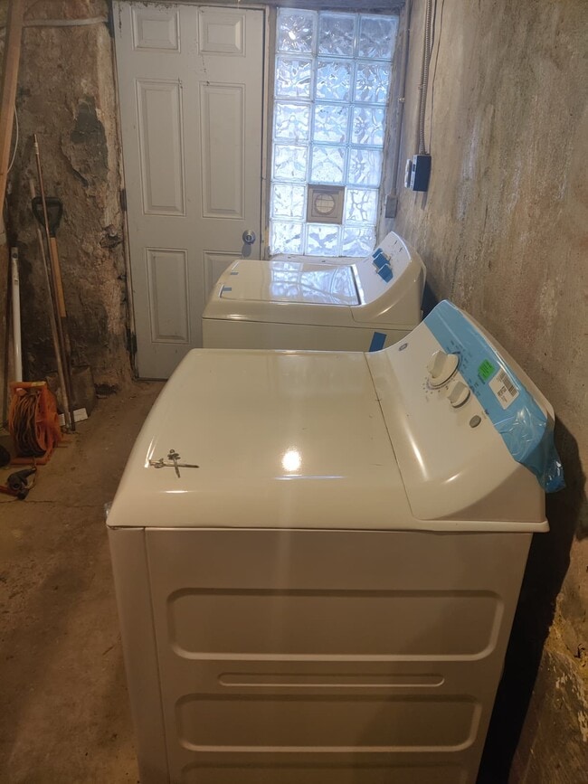 Photo - 355 E Upsal St